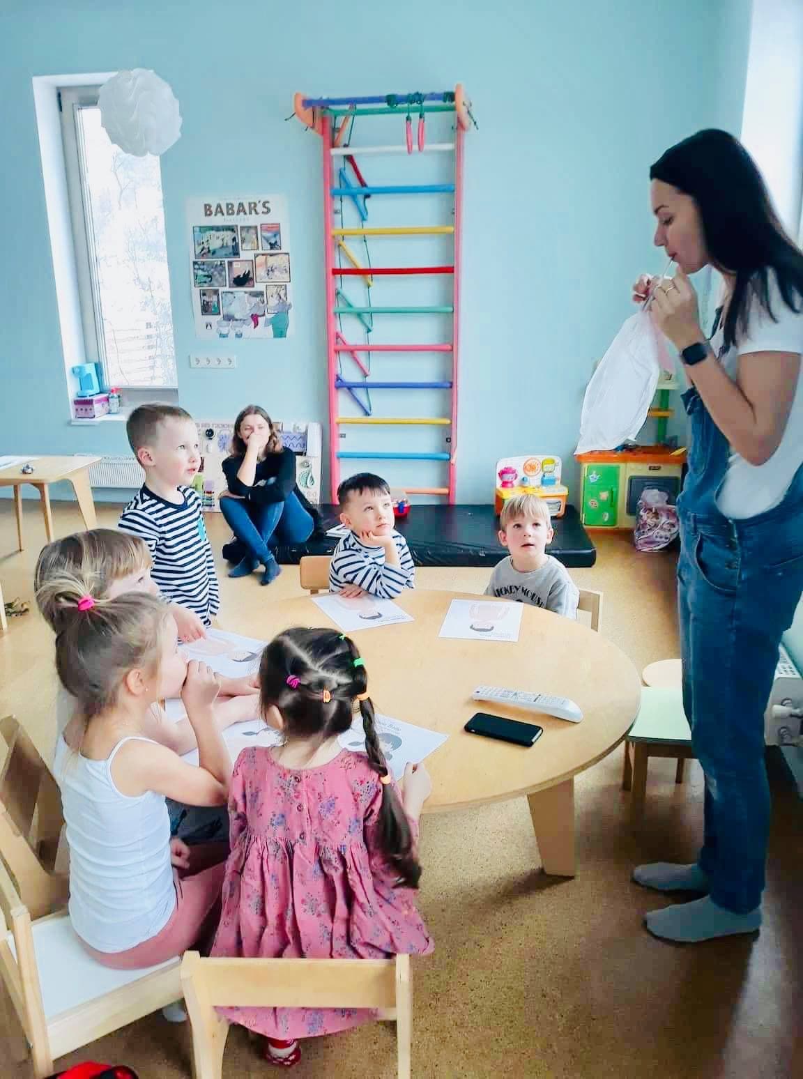 Школа на газонi — мініатюра 4